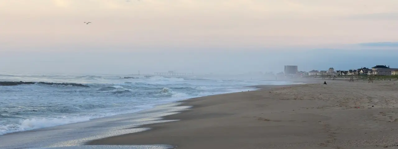 Sunny day at the Jersey Shore with waves, sandy beaches, and visitors enjoying the Atlantic coastline in New Jersey, as a concept of fun things to do in New Jersey in 2025.