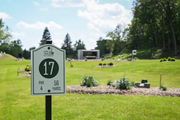 Park golf hole banner at 1Club Vernon, NJ showing yards and par, set against the scenic greenery of Vernon Valley.